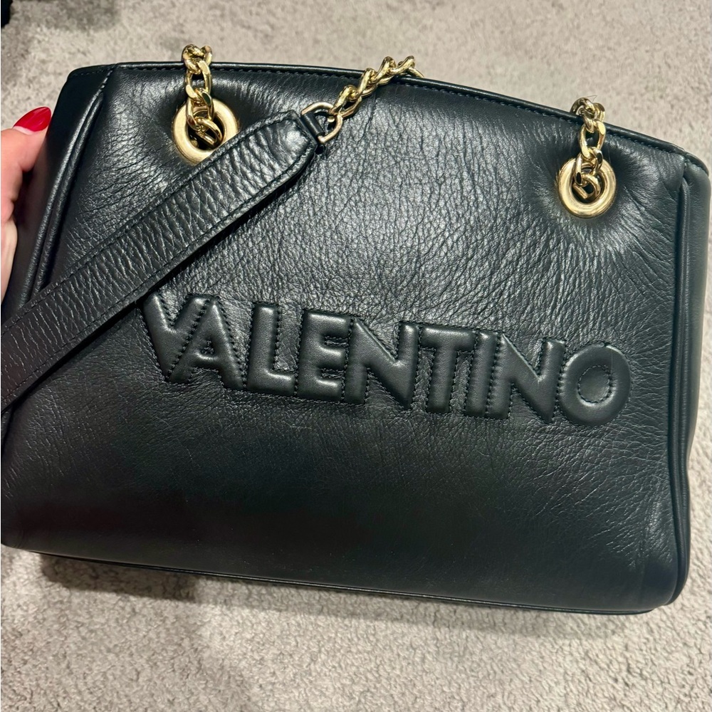Authentic Mario Valentino medium shoulder bag. Gorgeous and in great condition!